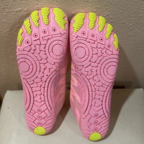 Water shoes, size 11 - Picture 4 of 4